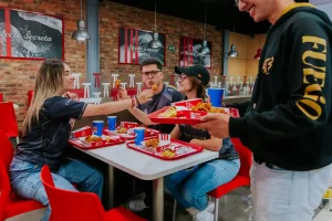 Lee más sobre el artículo Comidas navideñas: ¡dales un toque único con el mejor pollo!