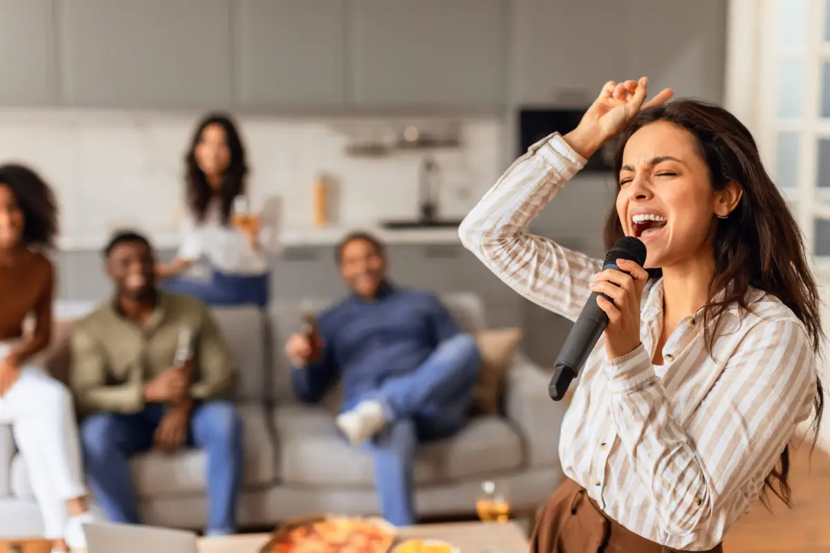 Lee más sobre el artículo Cosas divertidas para hacer con amigos en casa y al aire libre