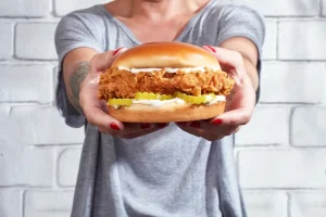 Lee más sobre el artículo Sándwich de pollo apanado: ¿para qué momentos es ideal?